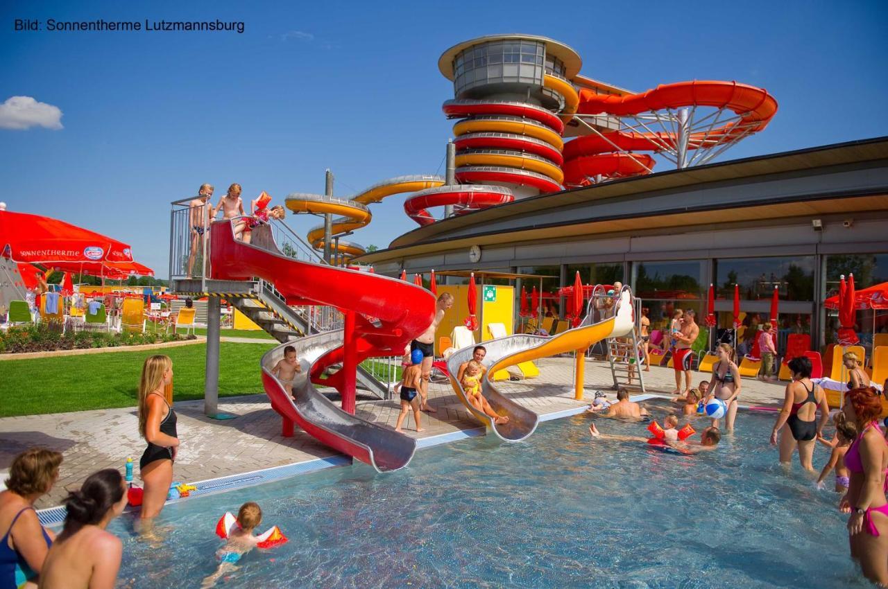 Familien Chalet Mit Direktem Bademantelgang Zur Therme Lutzmannsburg Dış mekan fotoğraf